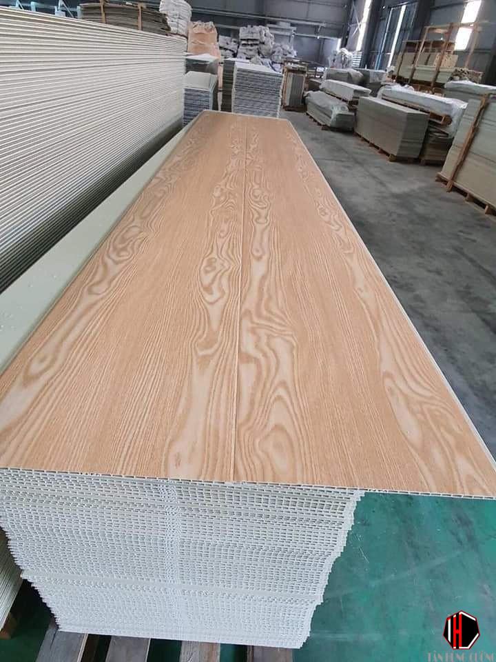 Thi công tấm ốp tường nhựa giả gỗ tại TPHCM - Công ty Tân Hùng Cường Thi công tấm ốp tường nhựa giả gỗ tại TPHCM - Công ty Tân Hùng Cường